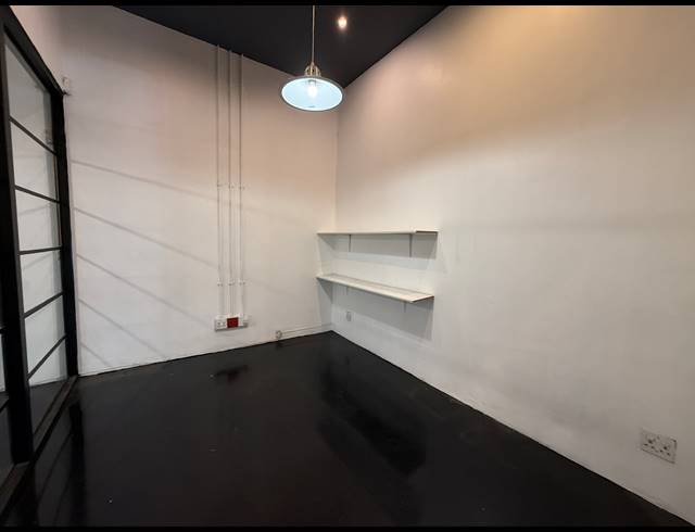 228M² OFFICE TO LET IN MILPARK